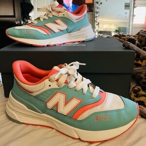 New Balance women’s sneakers like new - Teal and Cora